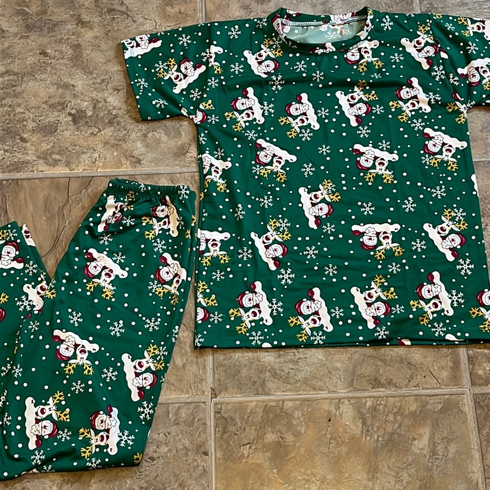 Kids Sz large Christmas pajamas. New short sleeve lightweight
